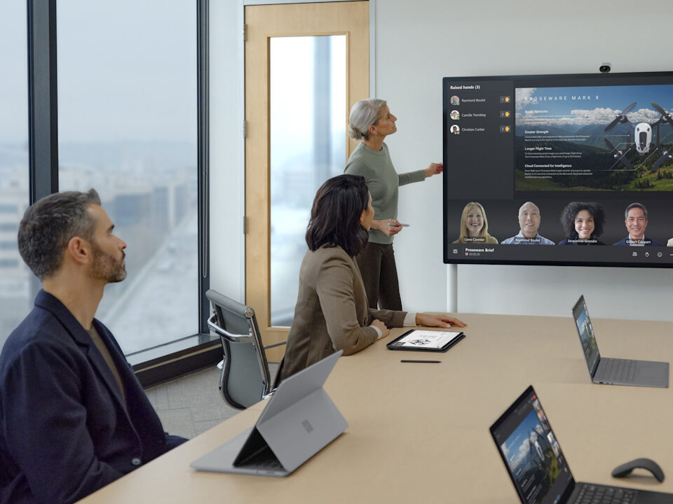 Microsoft Teams Room makes it easy for in person and virtual employees collaborate seemlessly. 