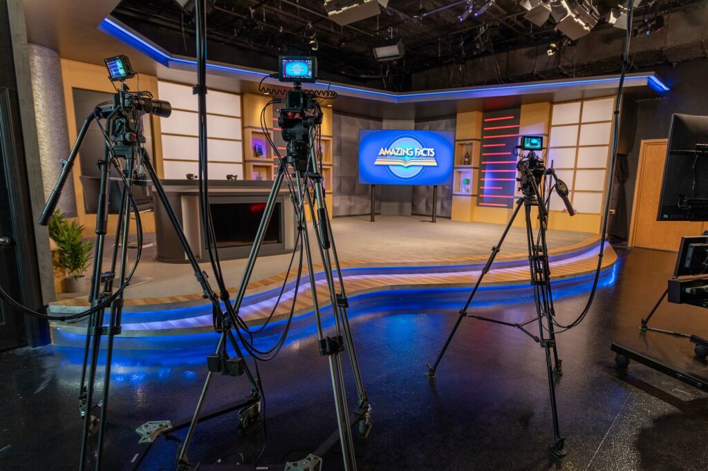 4K/UHD TV studio, complete with 4K studio camera rigs, studio lighting, video and audio switching, and audio editing suite. A fiber network is used to tie all buildings and systems together on one high-speed platform.