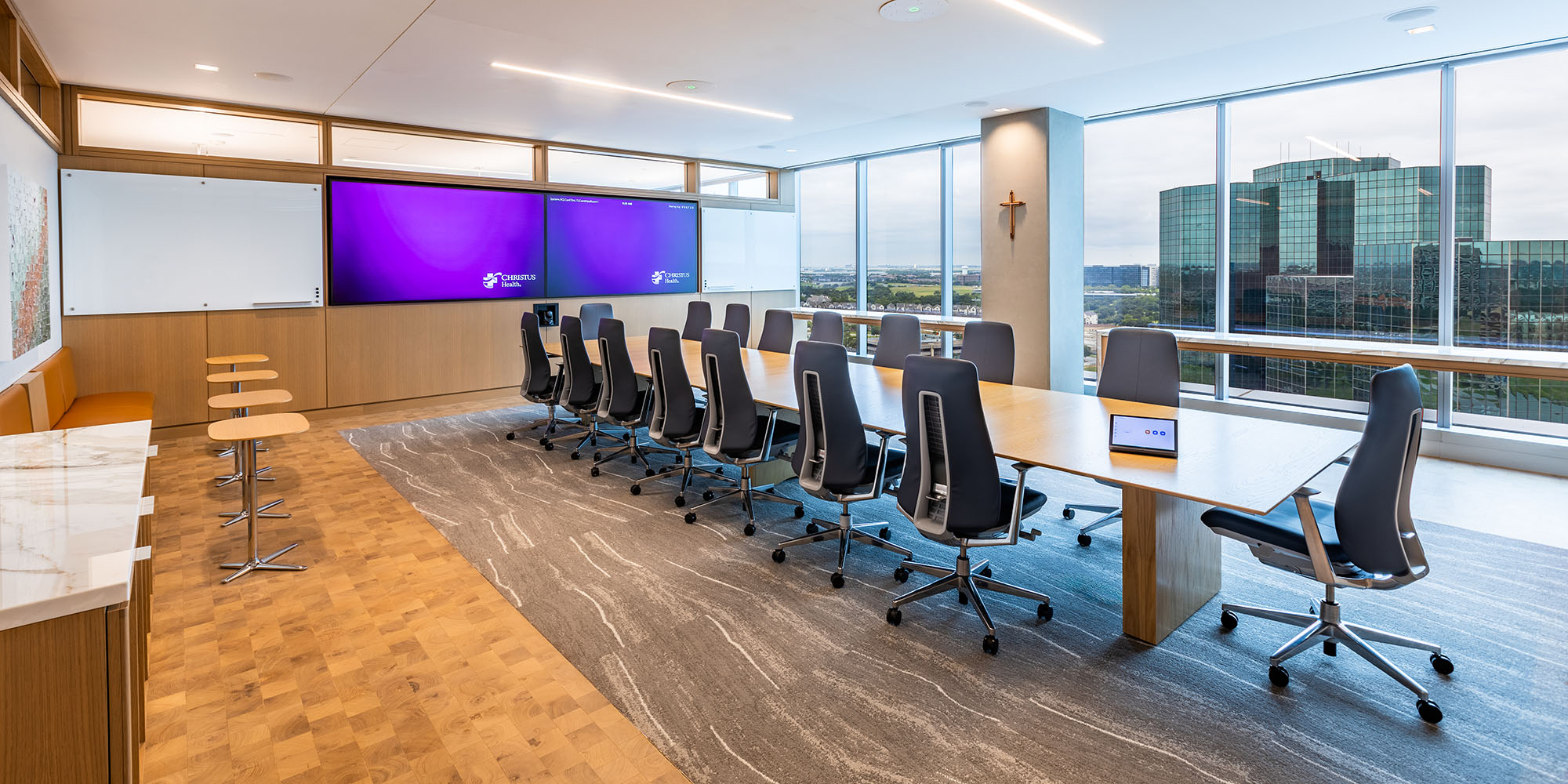 Christus Health, an international Catholic health system, updated their corporate headquarters with state-of-the-art audiovisual technology complete with both Zoom Rooms and Microsoft Teams Rooms.