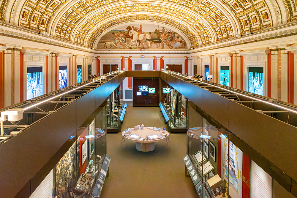 Library of Congress uses a central interactive display to highlights objects and stories from the Library’s collection, featuring playback videos, 10.1” digital labels, and 21” interactive screens which were integrated by Ford AV